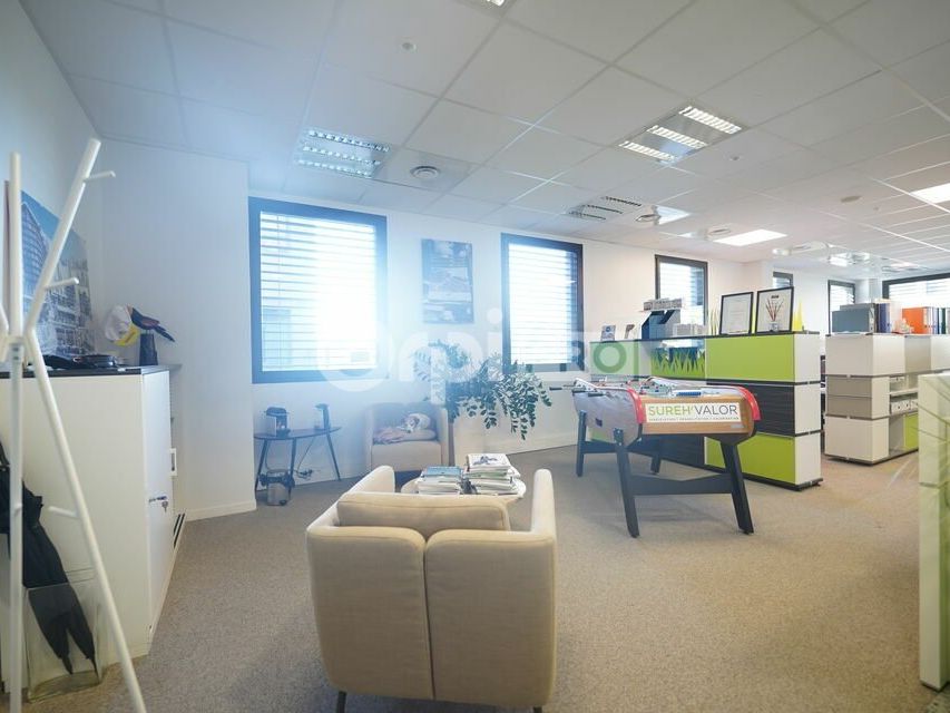 BUREAUX A LOUER - 243 m² DIVISIBLE - LIMONEST