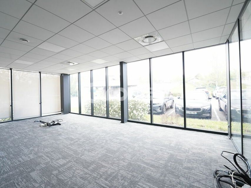 BUREAUX A LOUER - 503 m² DIVISIBLE - BRIGNAIS