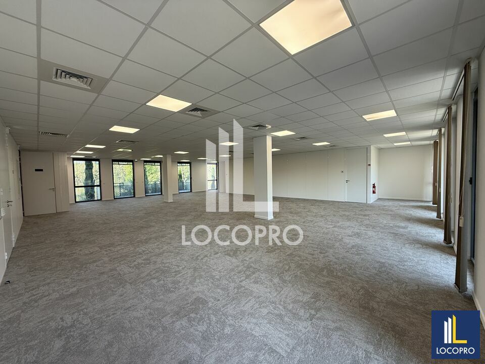 Location bureaux 648 m² non divisibles