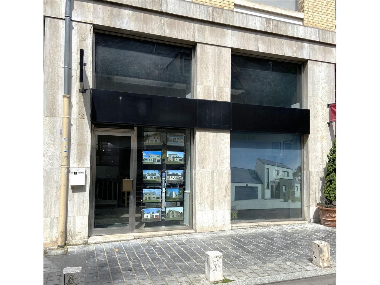 Location local commercial 182 m² à Chartres