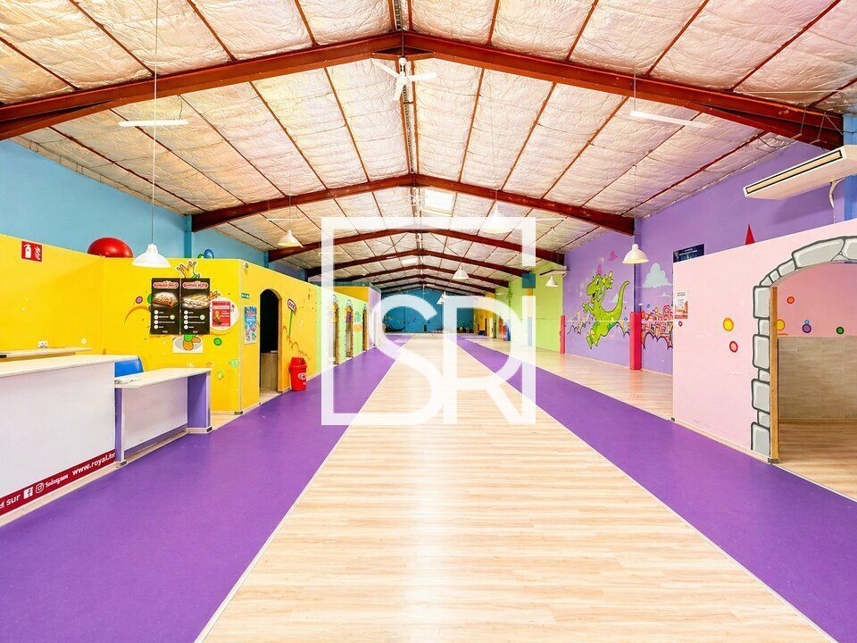 Location local commercial 900 m² non divisibles