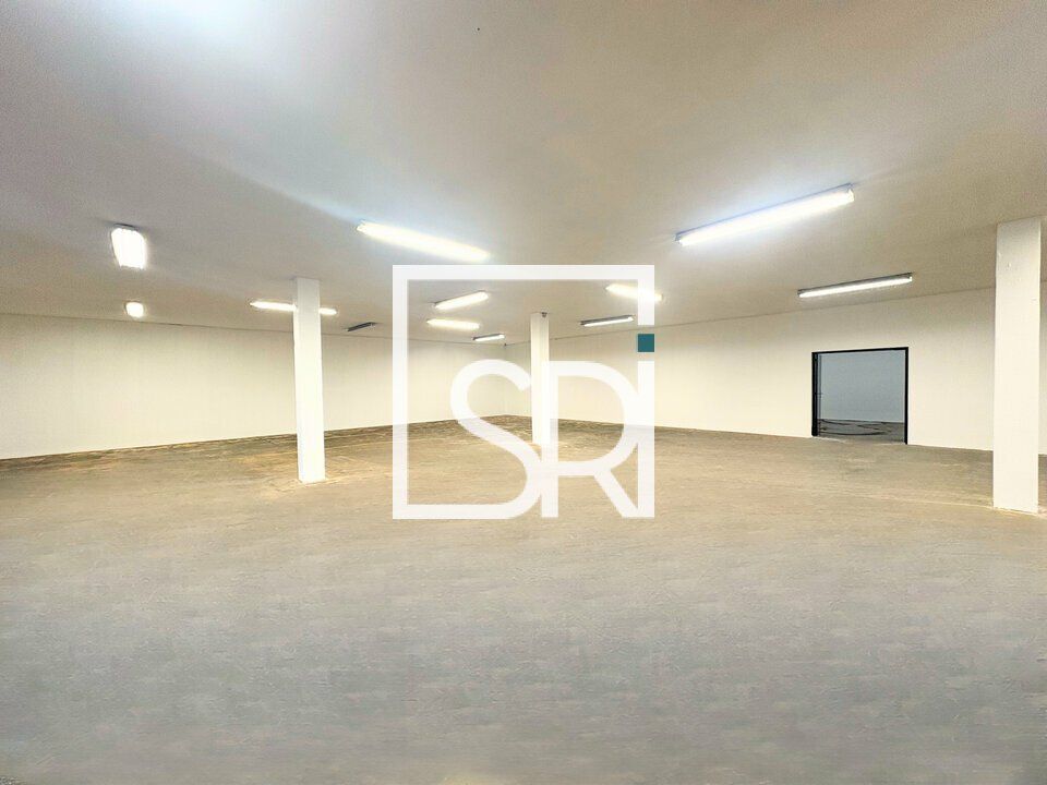 Location local commercial 1200 m² divisibles à partir de 400 m²