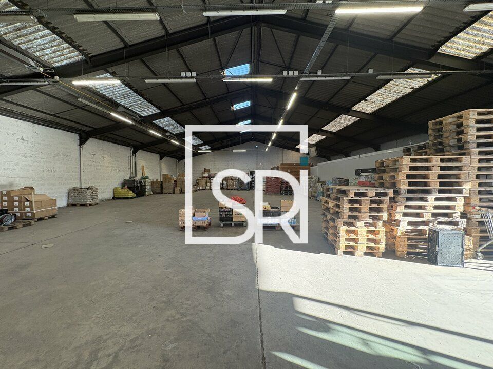 Location local commercial 800 m² non divisibles