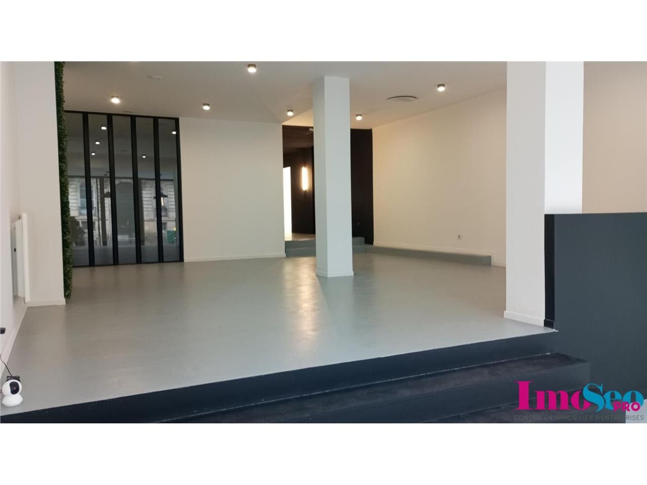 Location local commercial 256 m² non divisibles