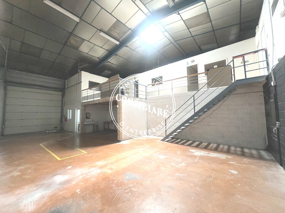Location entrepot 360 m² non divisibles
