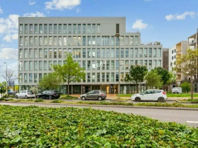 Vente bureaux 2025 m² non divisibles