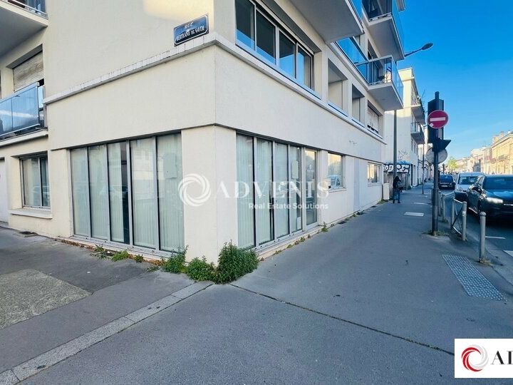 A LOUER - BUREAUX - 110 m² + 70 m² de sous sol aménagés