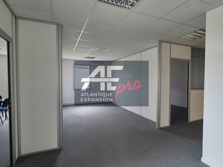 A LOUER BUREAUX 260 m² – Immeuble tertiaire avec parking