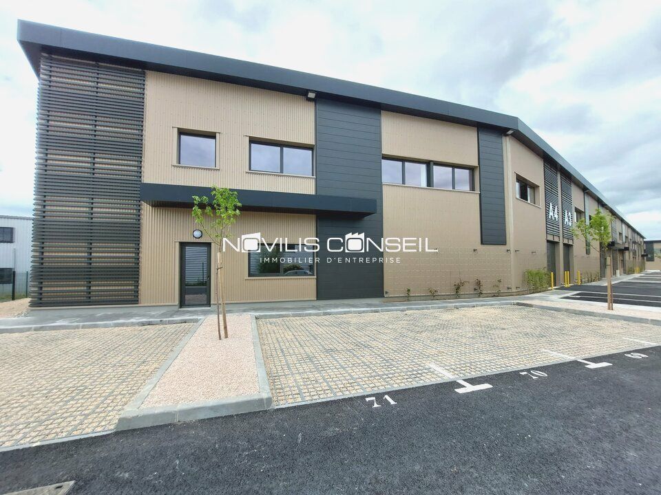 Location local d''activites 665.08 m² non divisibles