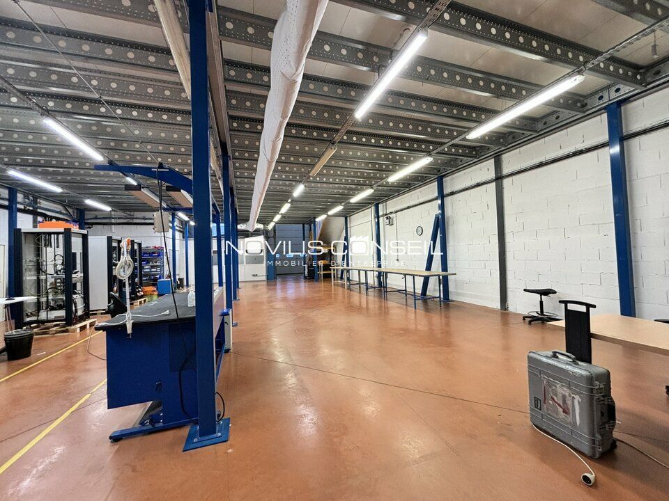 Location activité/entrepôt - 2366 m²