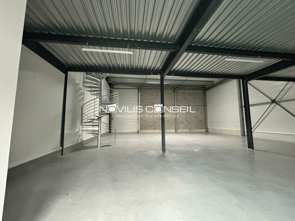 Location activité/entrepôt - 942 m²