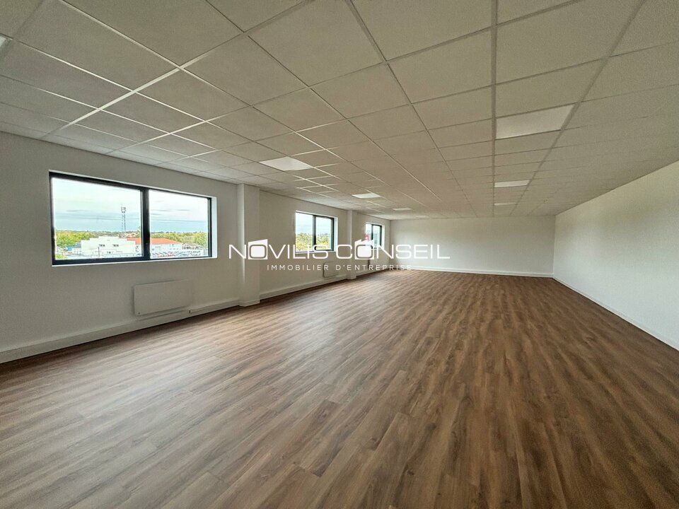Location activité/entrepôt - 784 m²