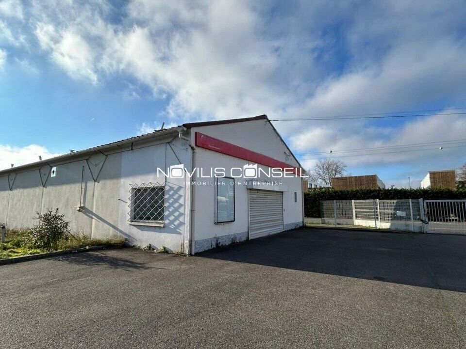 Location local d''activites 1000 m² divisibles à partir de 400 m²