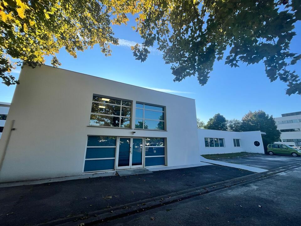 A Mérignac, un immeuble indépendant de bureaux d'une surface de 870 m² en R+1