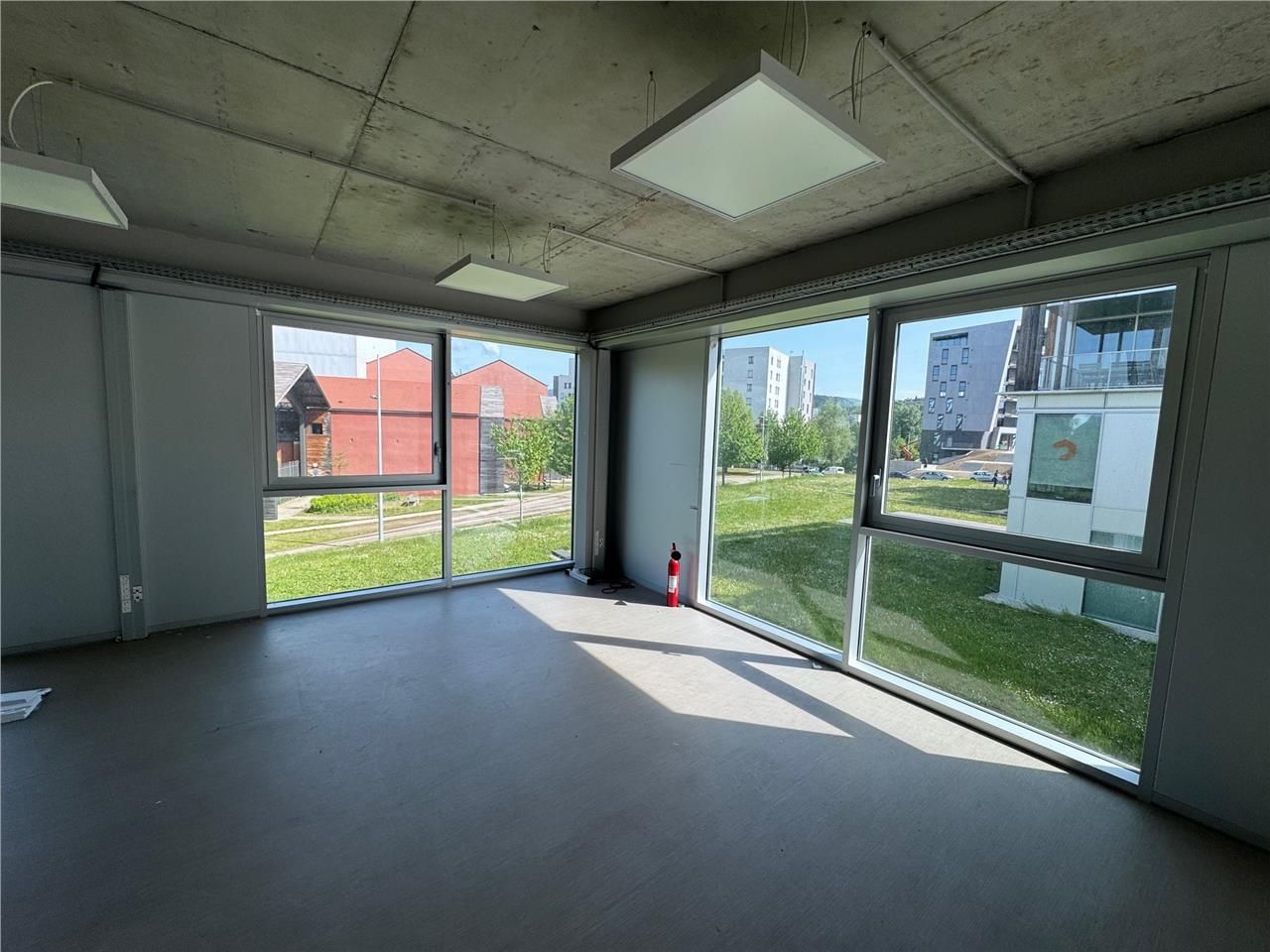 79 m² dispo à Saint-étienne