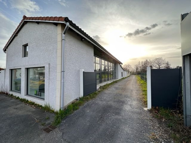 215 m² dispo à Feurs