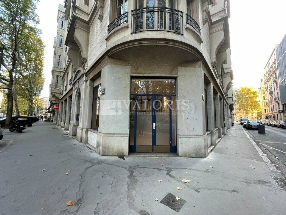 Valoris Real Estate vous propose un local commercial de 80 m² au coeur du quartier des Brotteaux.