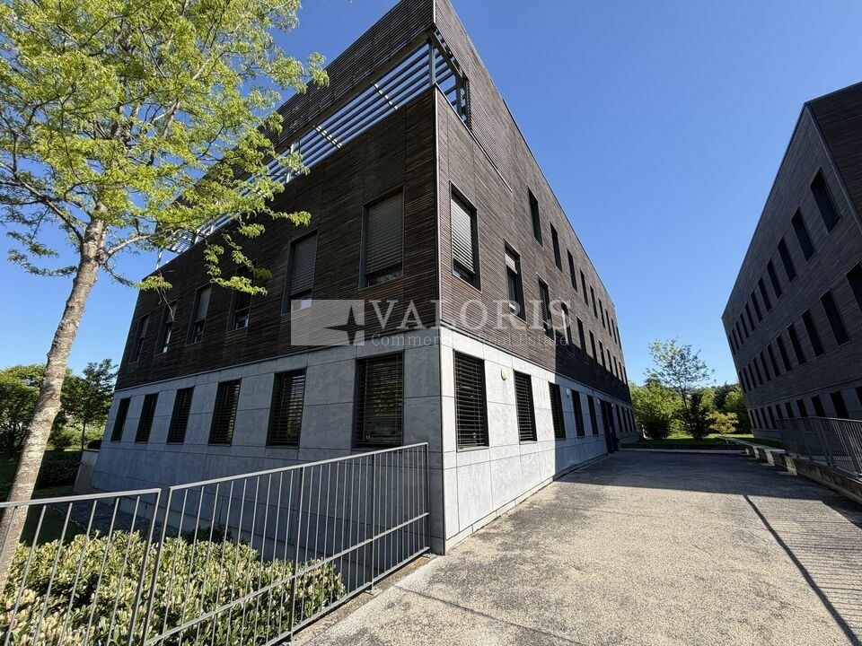 Location bureaux 243 m² non divisibles