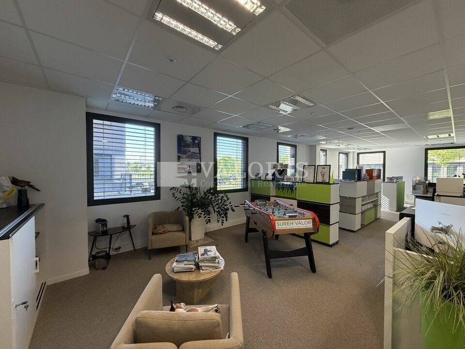 Découvrez une belle surface de bureaux disponible sur le secteur de Limonest