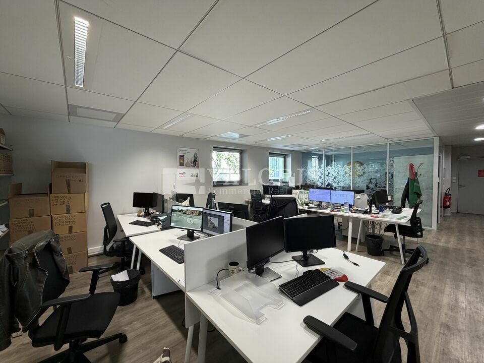 Valoris Real Estate vous propose des bureaux à louer dans un immeuble de qualité. Proximité immédiate de la gare de Perrache et des grands axes autoroutiers.