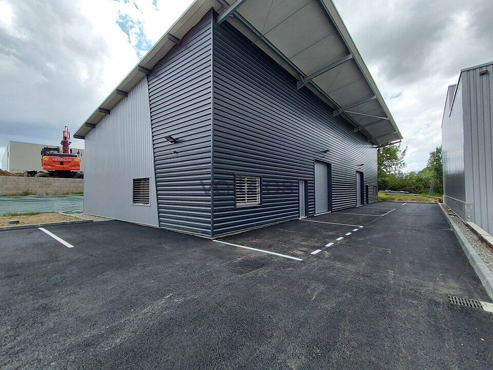 Location local d''activites 375 m² divisibles à partir de 150 m²
