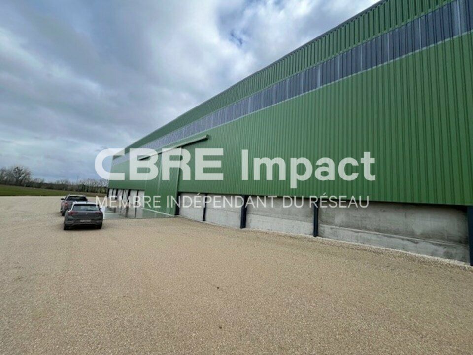 Location local d''activites 2500 m² non divisibles