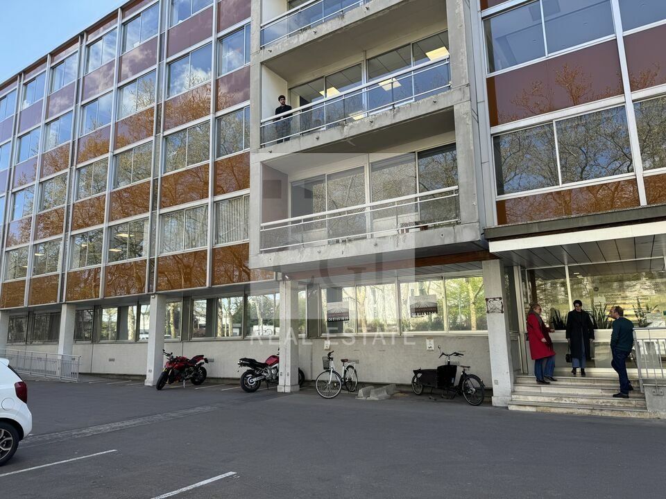 Location bureaux 68.39 m² non divisibles