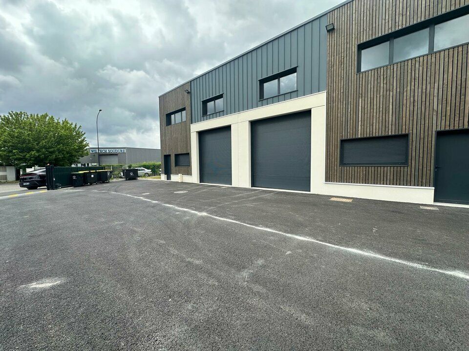 Location local d''activites 185 m² non divisibles
