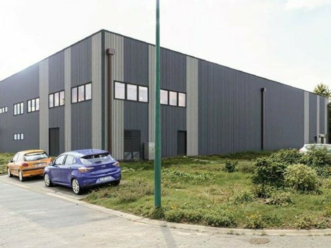 Location local d''activites 2753 m² non divisibles