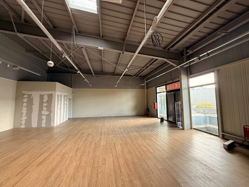Location local commercial 476 m² non divisibles