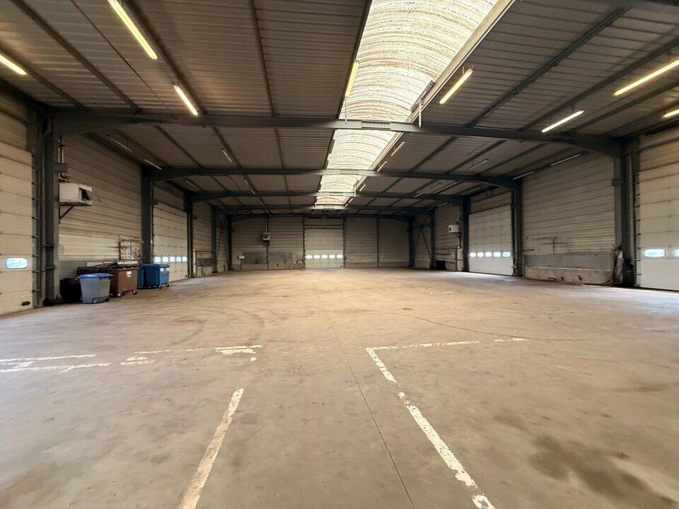 Location local d''activites 1755 m² non divisibles