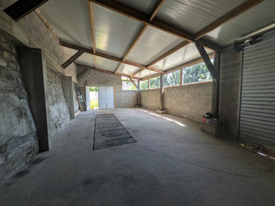 Vente local d''activites 120 m² non divisibles