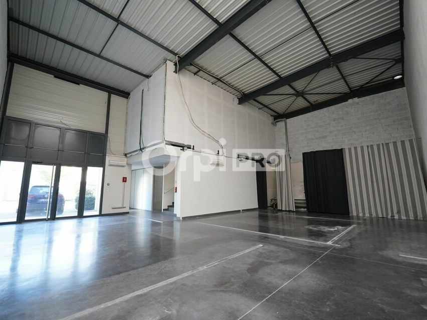 Location local d''activites 225 m² non divisibles
