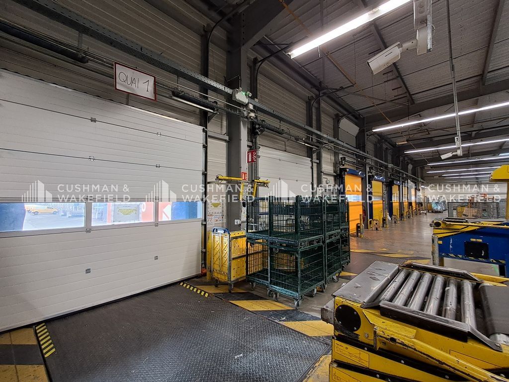 Location activités 6163 m² non divisibles