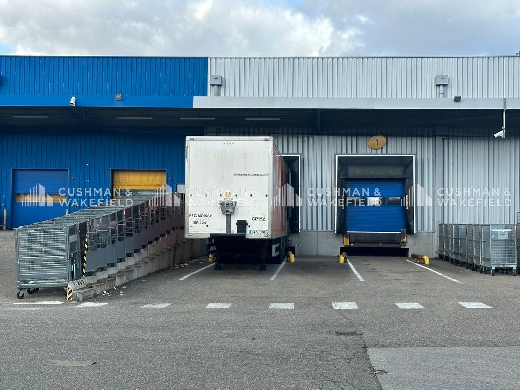 Location activités 2843 m² non divisibles