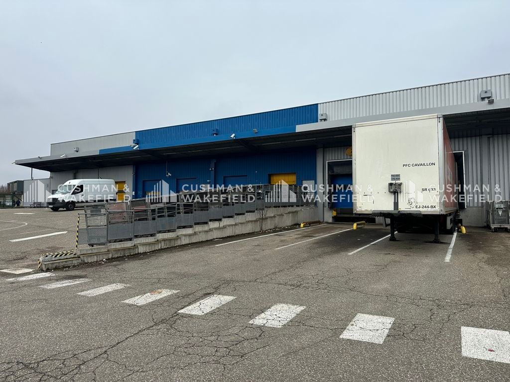 Location activités 2843 m² non divisibles