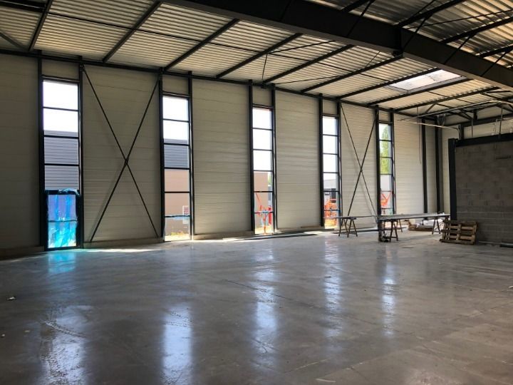 Location local d''activites 1657 m² non divisibles