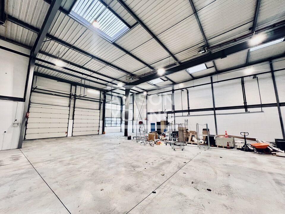 A louer local d'activités rénové d'une superficie de 603 m² - LA COURNEUVE (93)