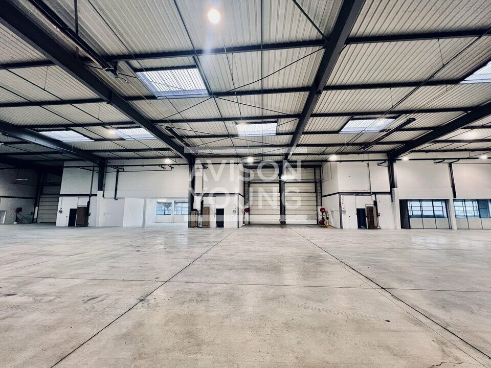 Location local d''activites 2283 m² non divisibles