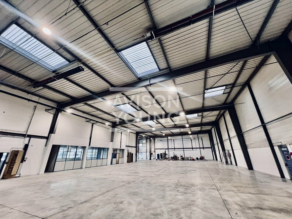 Location local d''activites 3021 m² non divisibles