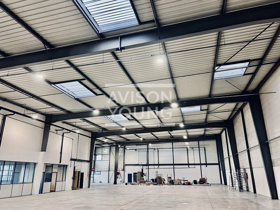 A louer local d'activités rénové d'une superficie de 3.021 m² - LA COURNEUVE (93)