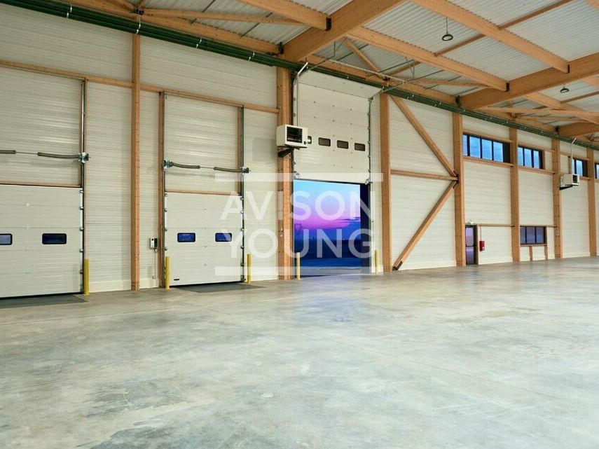 Location local d''activites 2339 m² non divisibles