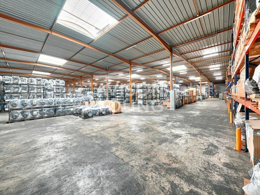 Location local d''activites 5185 m² non divisibles