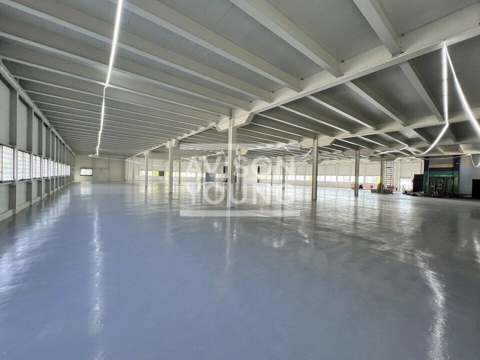 Location local d''activites 4000 m² non divisibles