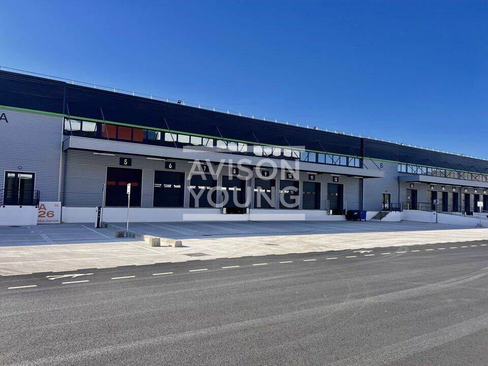 Location local d''activites 2018 m² non divisibles