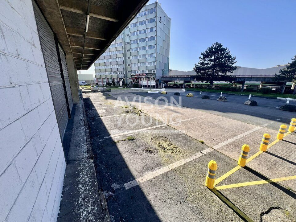 Location local d''activites 698 m² non divisibles