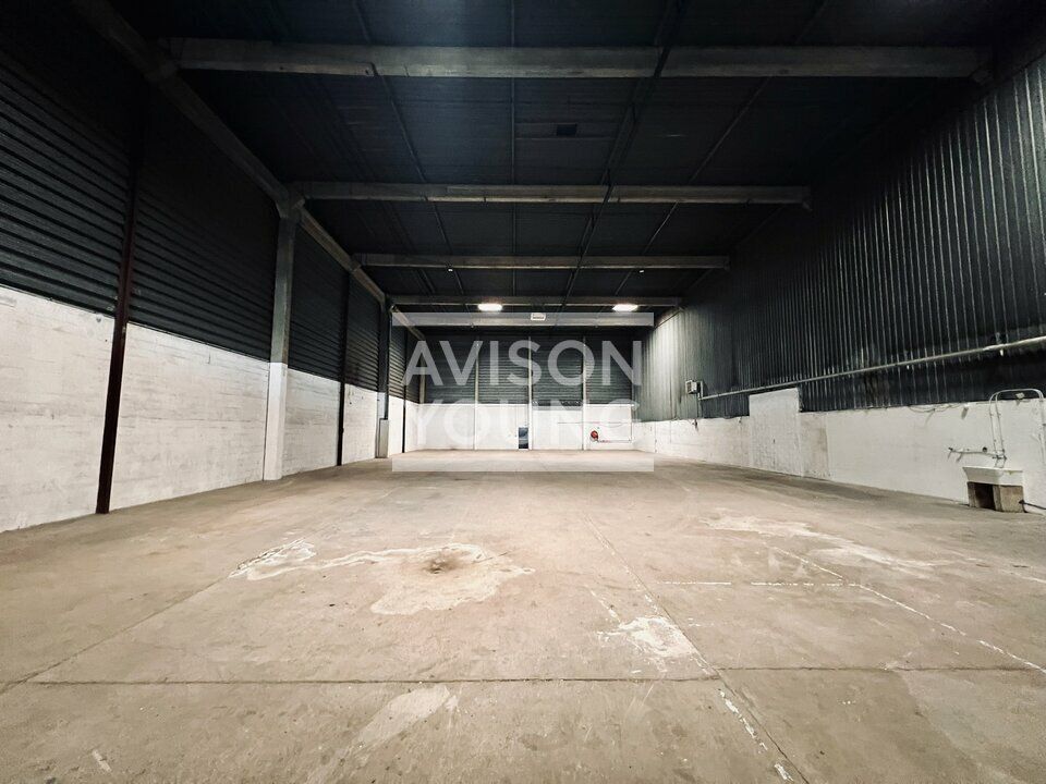Location local d''activites 2321 m² non divisibles