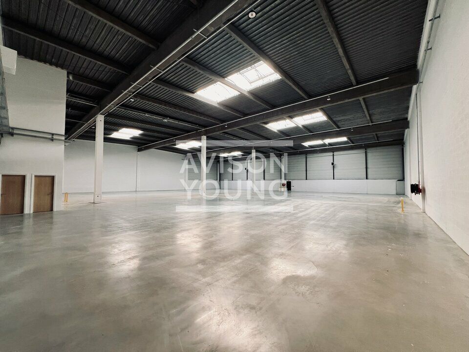 Location local d''activites 2018 m² non divisibles