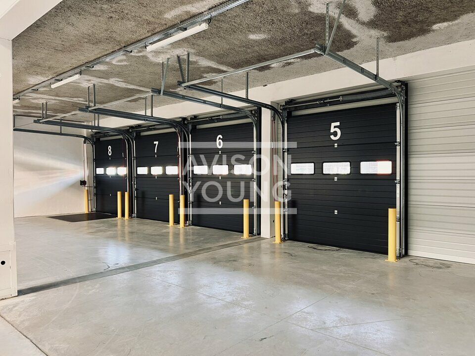 Location local d''activites 1591 m² non divisibles