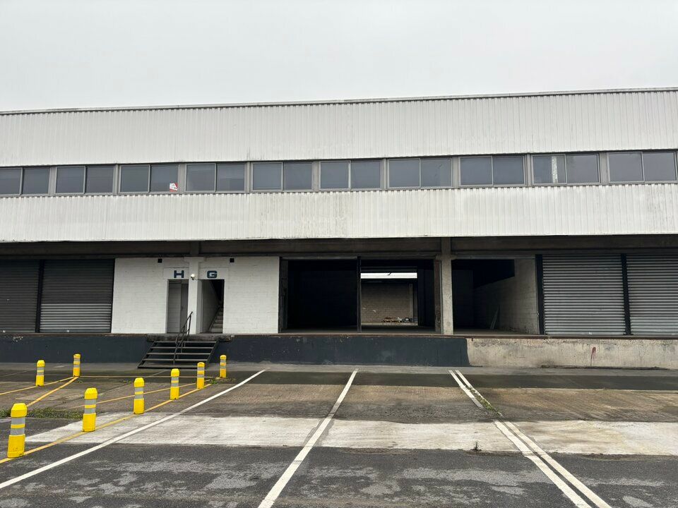 Location local d''activites 321 m² non divisibles